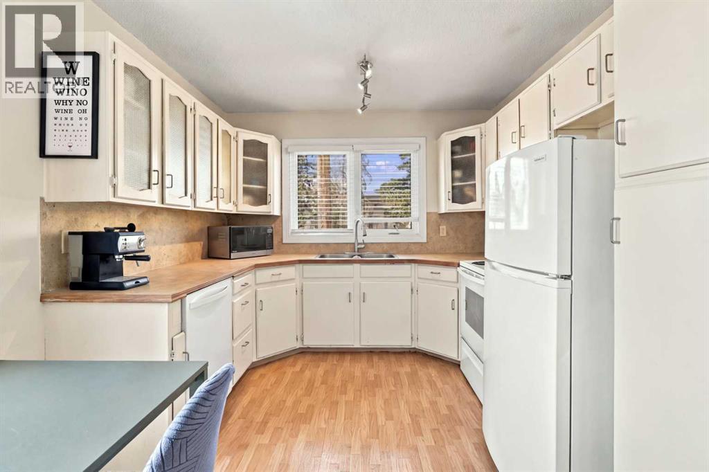 3102 38 Street Sw Property Photo 11