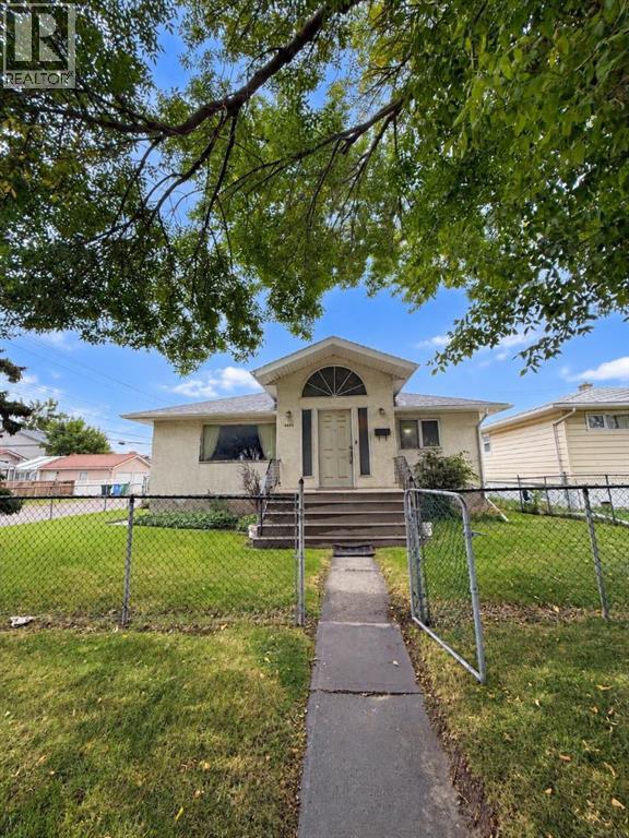 1432 Russet Road Ne Property Photo 1