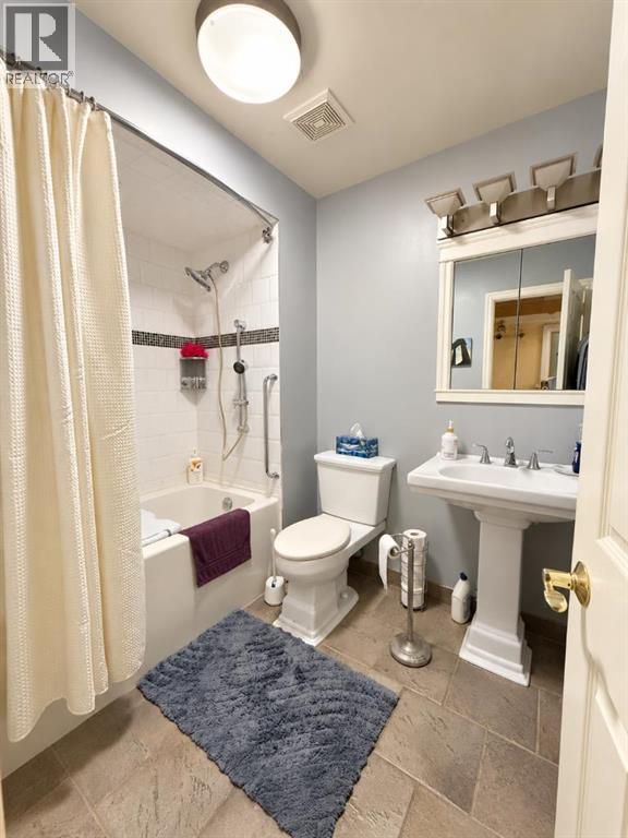 1432 Russet Road Ne Property Photo 9