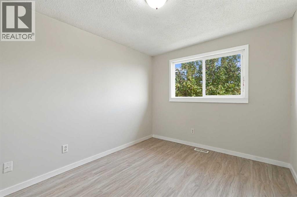 203 Penbrooke Close Se Property Photo 16