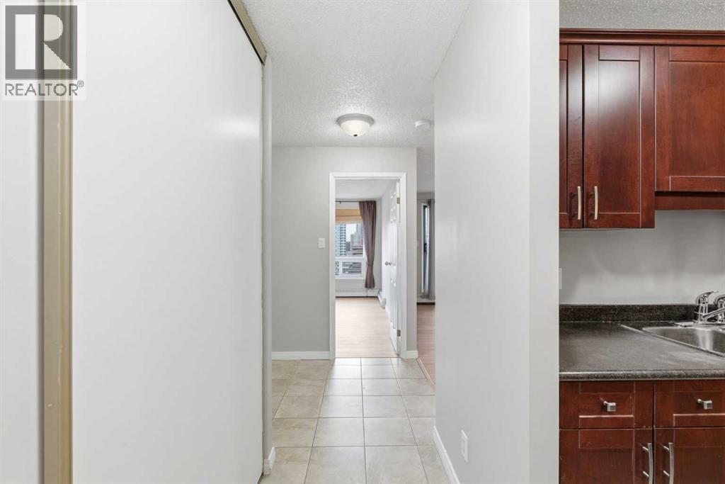 924 14 Avenue Southwest Property Photo 12