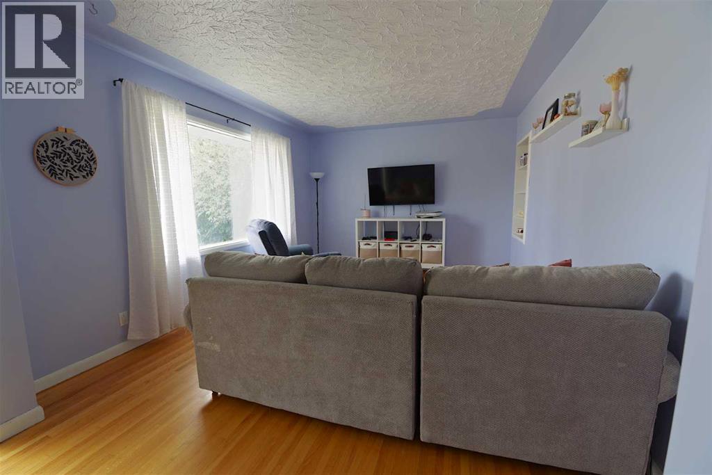 510 10 Street N Property Photo 3