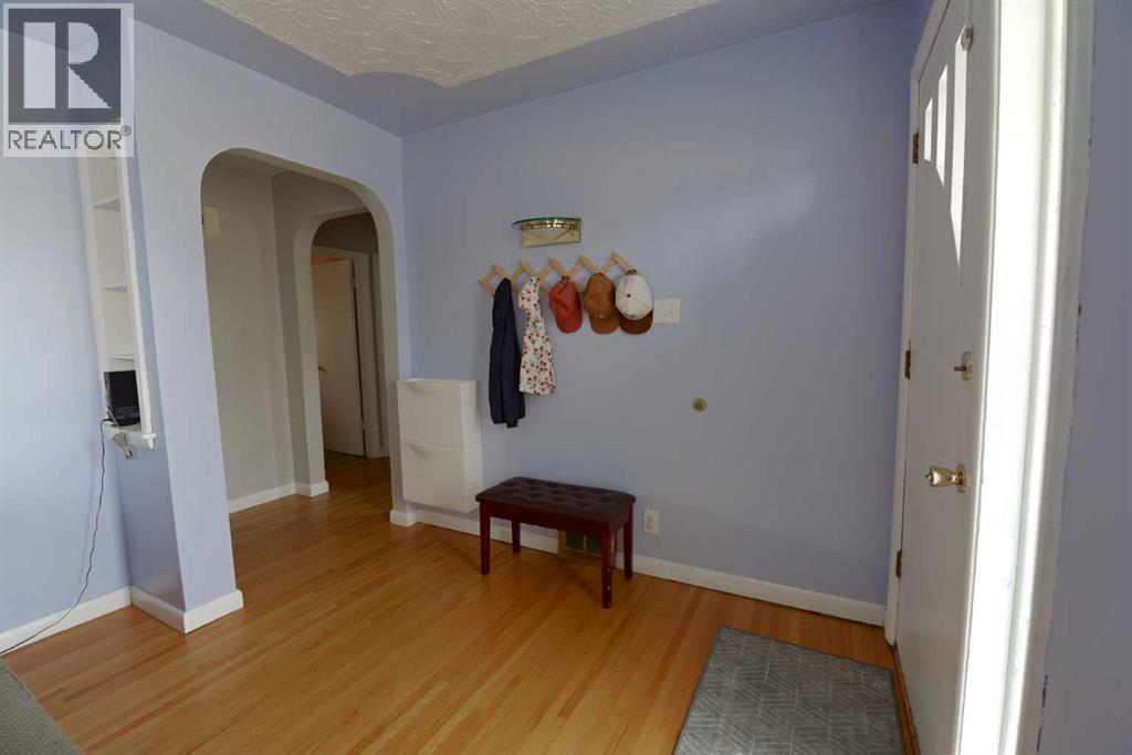 510 10 Street N Property Photo 4