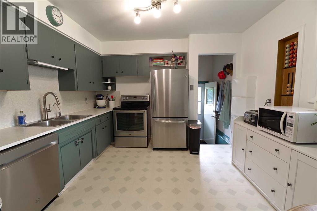 510 10 Street N Property Photo 6
