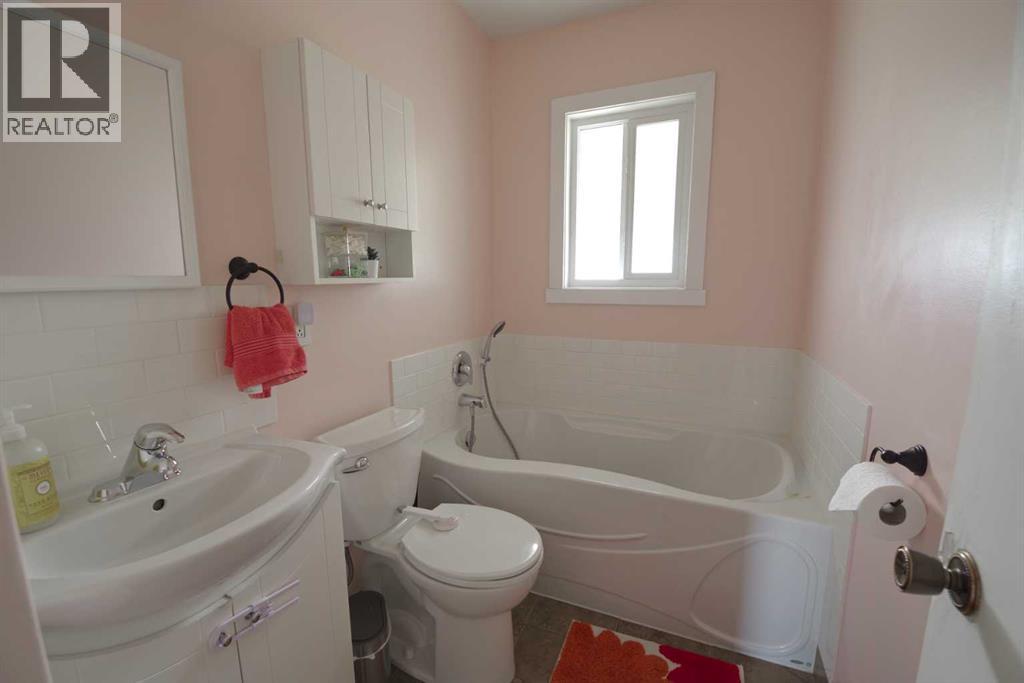 510 10 Street N Property Photo 10