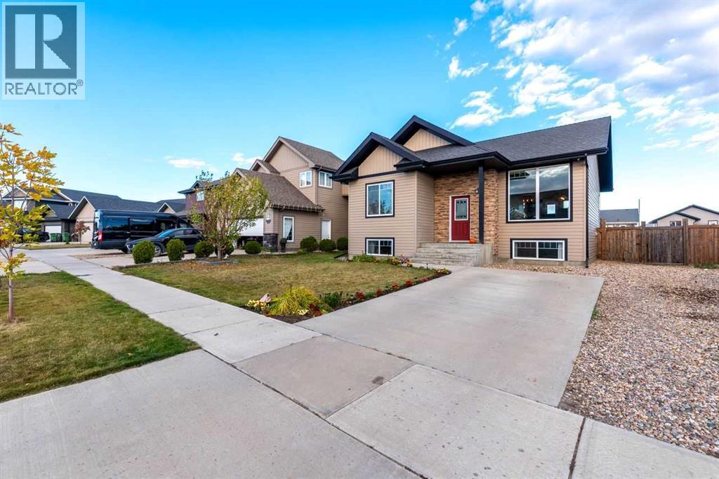 1305 47a Avenue Property Photo 2