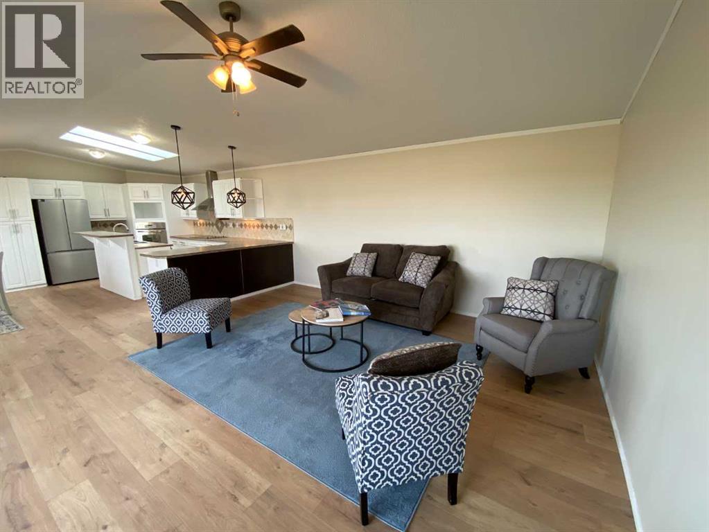 127 Meadowplace Drive E Property Photo 2
