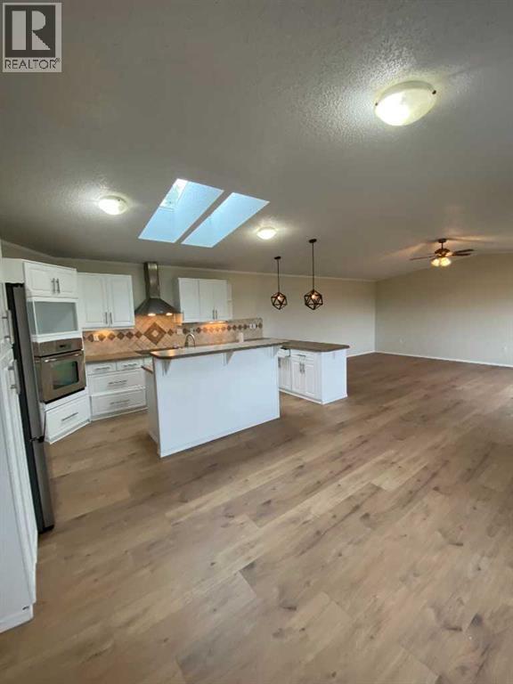 127 Meadowplace Drive E Property Photo 8