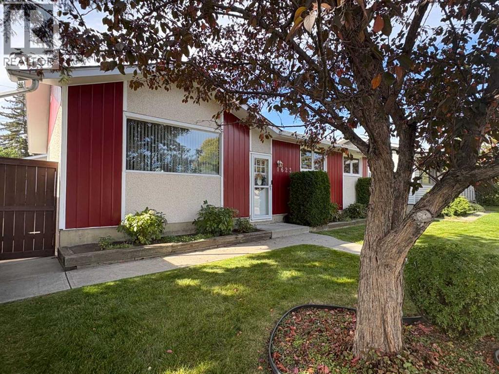 1623 Rouleau Crescent Se Property Photo 2