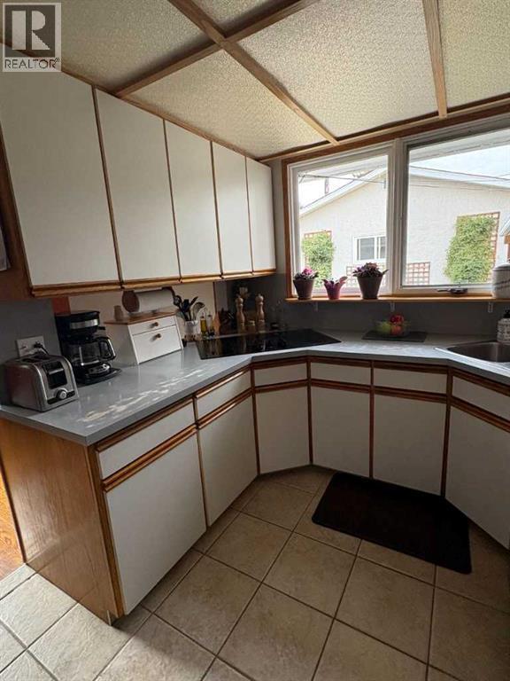 1623 Rouleau Crescent Se Property Photo 5