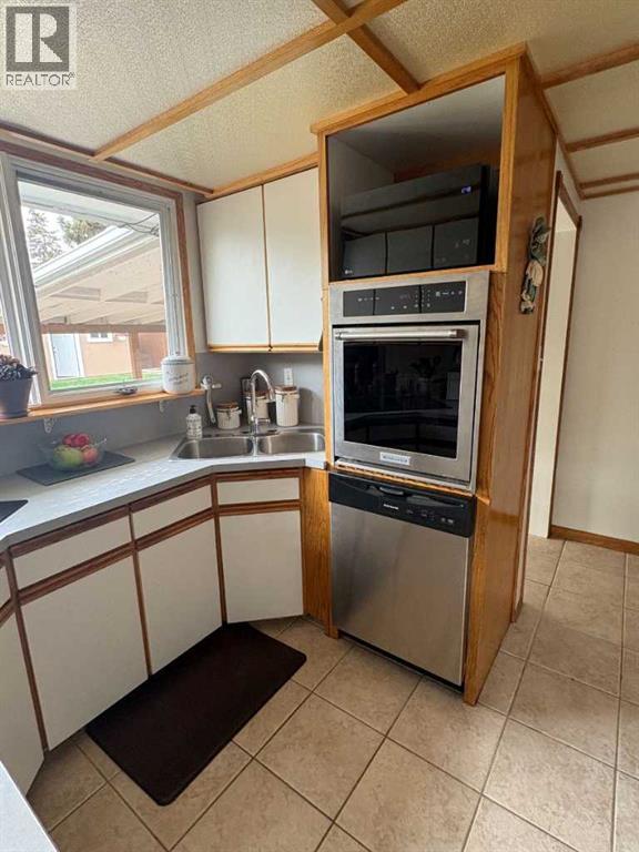 1623 Rouleau Crescent Se Property Photo 6