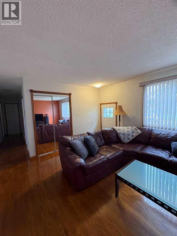 1623 Rouleau Crescent Se Property Photo 8