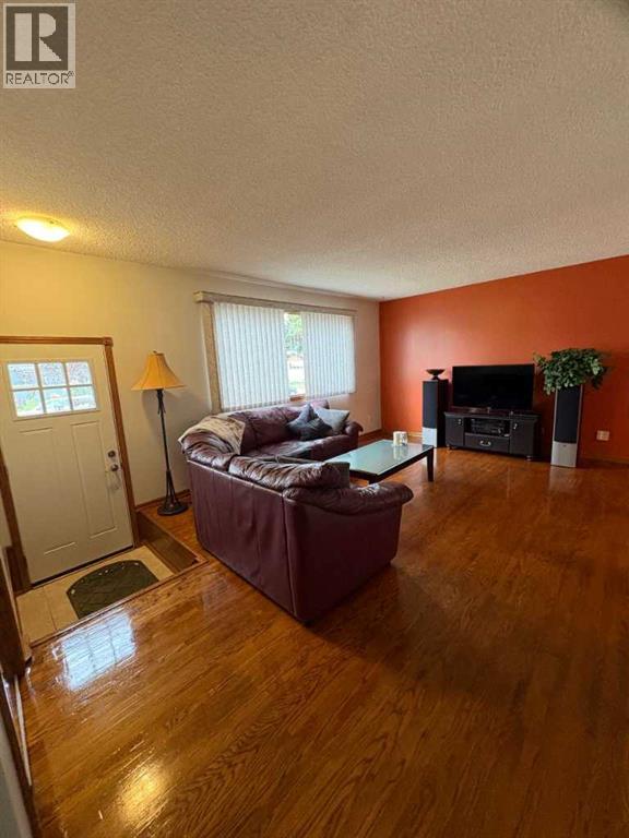 1623 Rouleau Crescent Se Property Photo 9