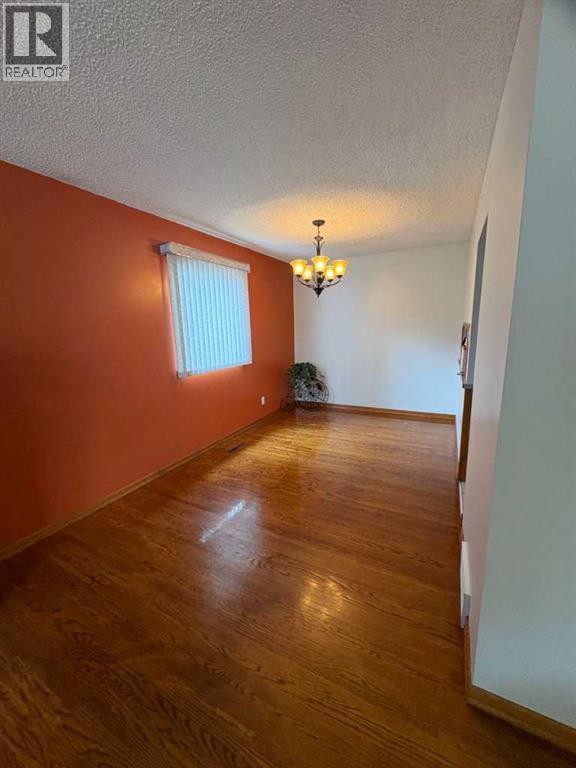 1623 Rouleau Crescent Se Property Photo 10