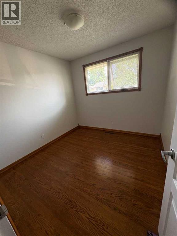 1623 Rouleau Crescent Se Property Photo 12
