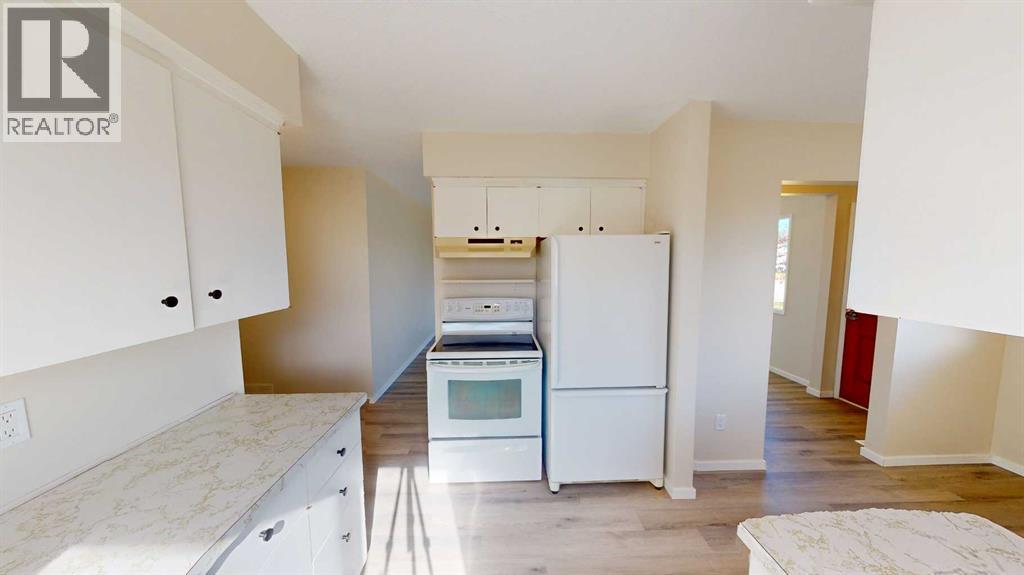 10818 93a Street Property Photo 5