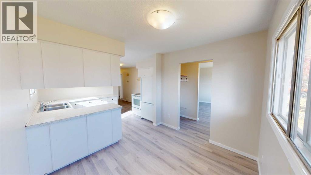 10818 93a Street Property Photo 6