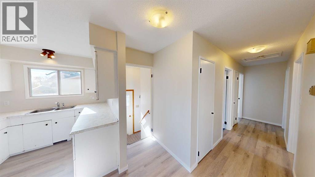 10818 93a Street Property Photo 7