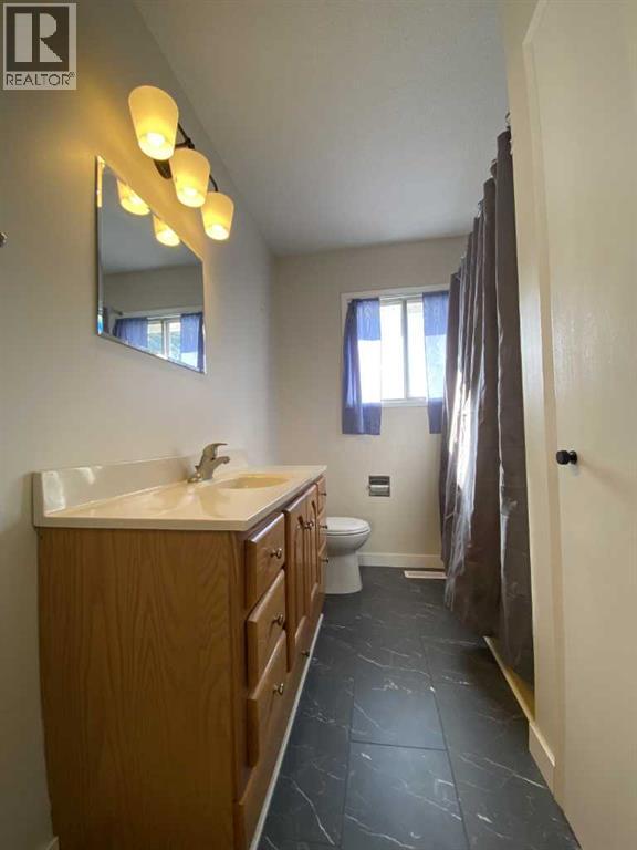 10818 93a Street Property Photo 9