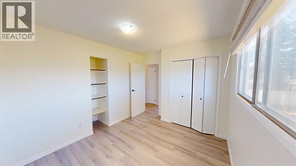 10818 93a Street Property Photo 11