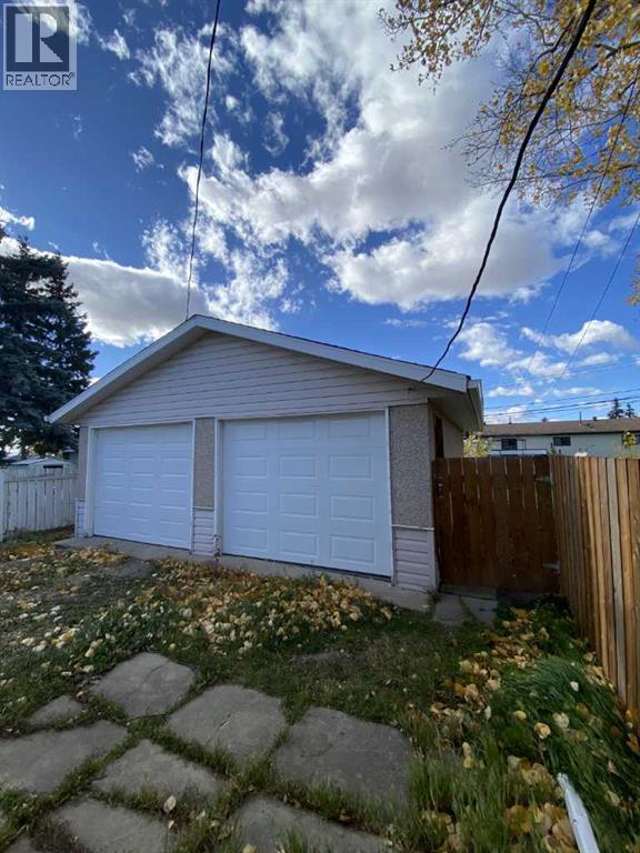 10818 93a Street Property Photo 18