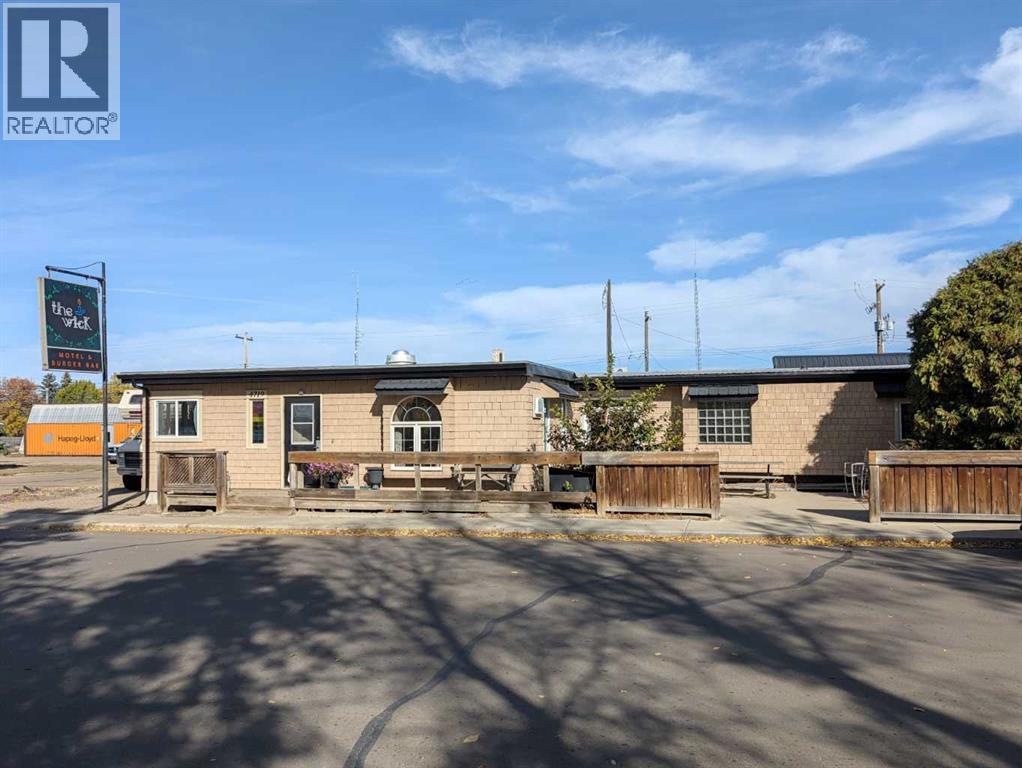 4719 48 Avenue Property Photo 1