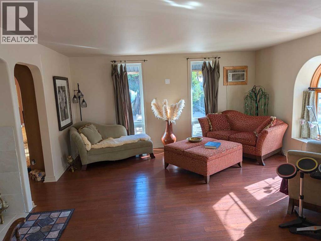 4719 48 Avenue Property Photo 6