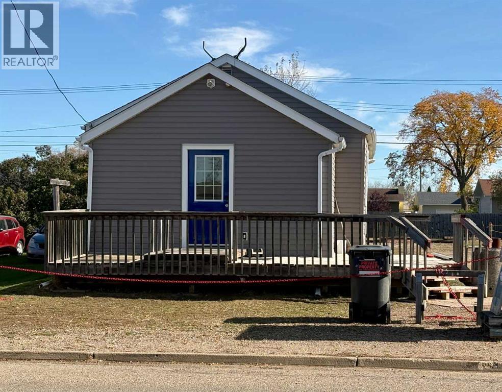 5123 47 Street Property Photo 2