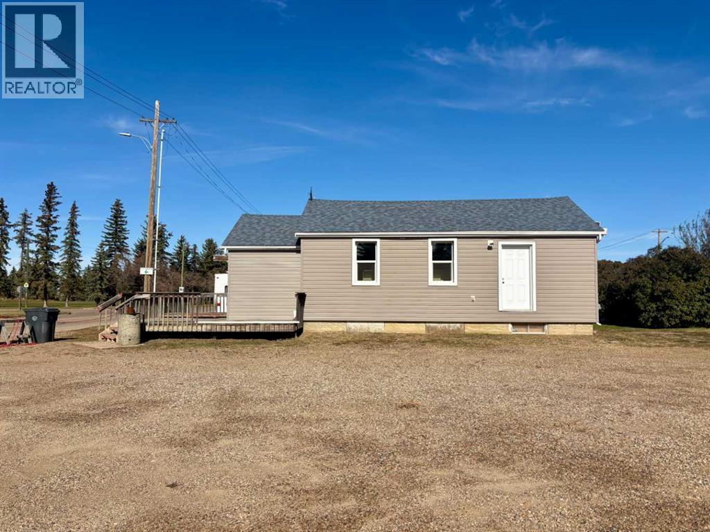 5123 47 Street Property Photo 3