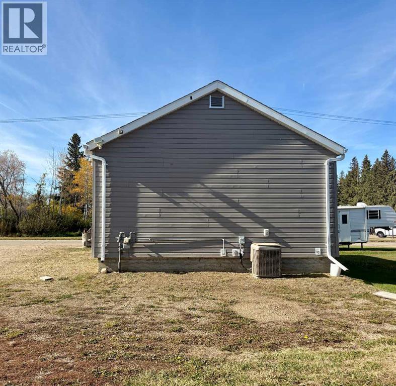5123 47 Street Property Photo 4