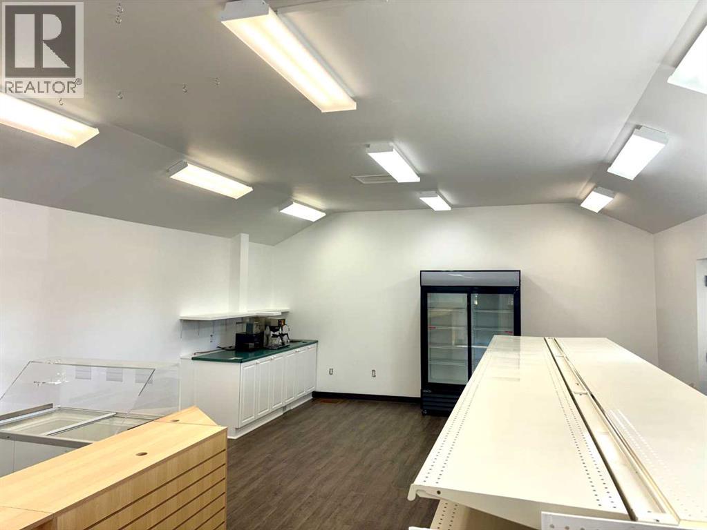 5123 47 Street Property Photo 5