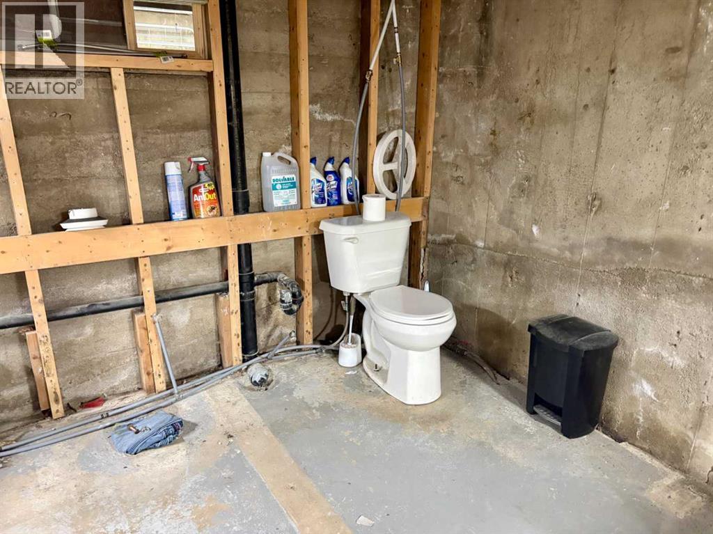 5123 47 Street Property Photo 13