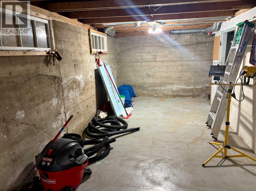 5123 47 Street Property Photo 14