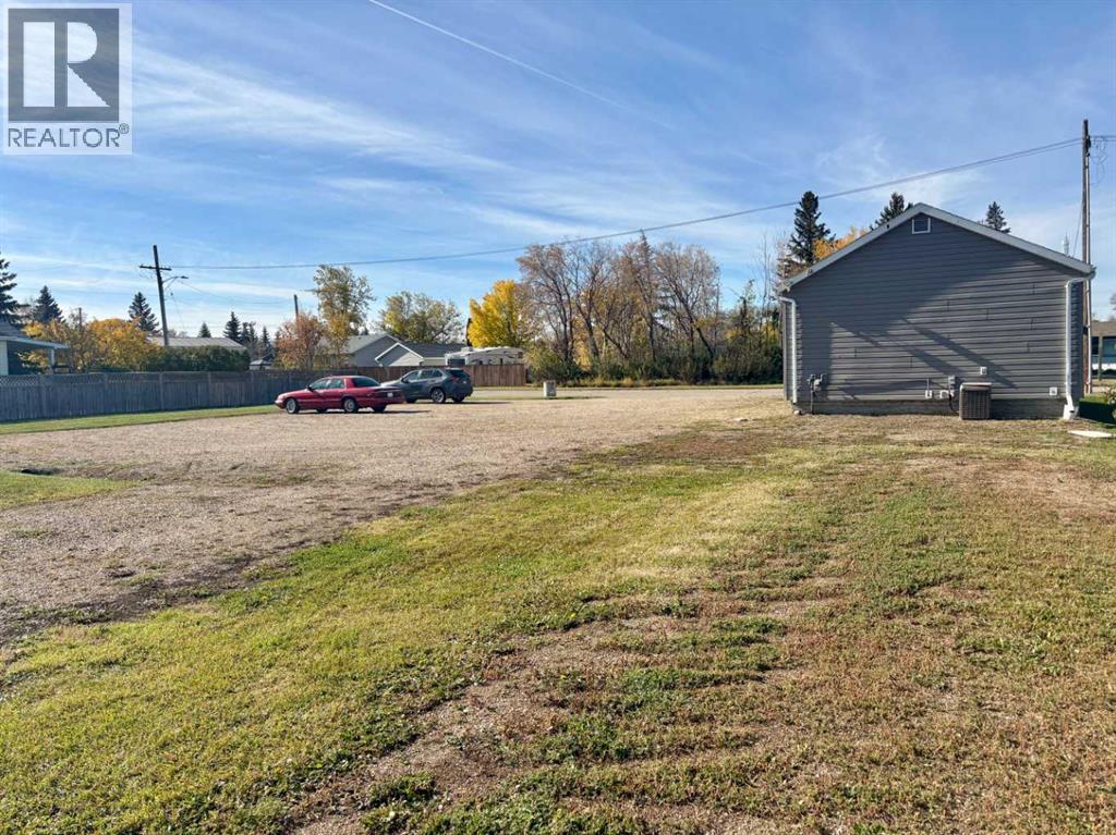 5123 47 Street Property Photo 16