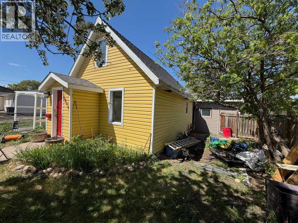 3922a 46 Street Property Photo 3