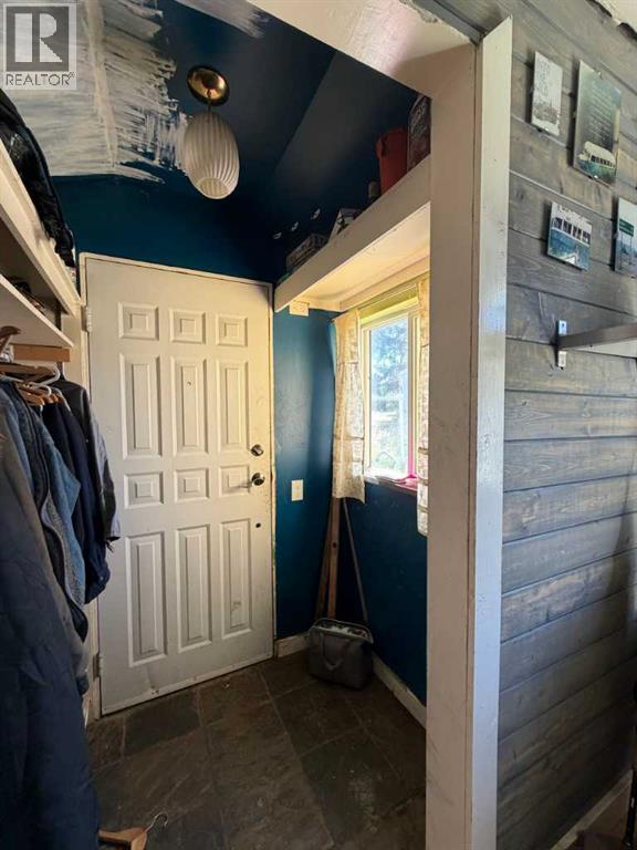 3922a 46 Street Property Photo 5