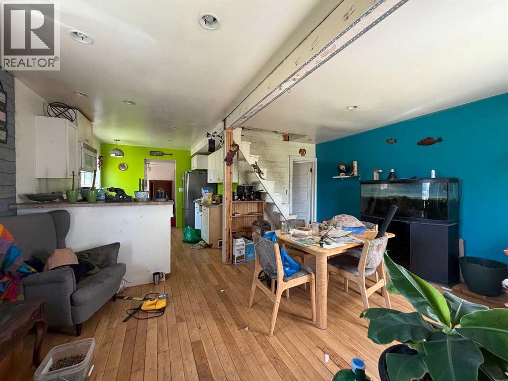 3922a 46 Street Property Photo 6