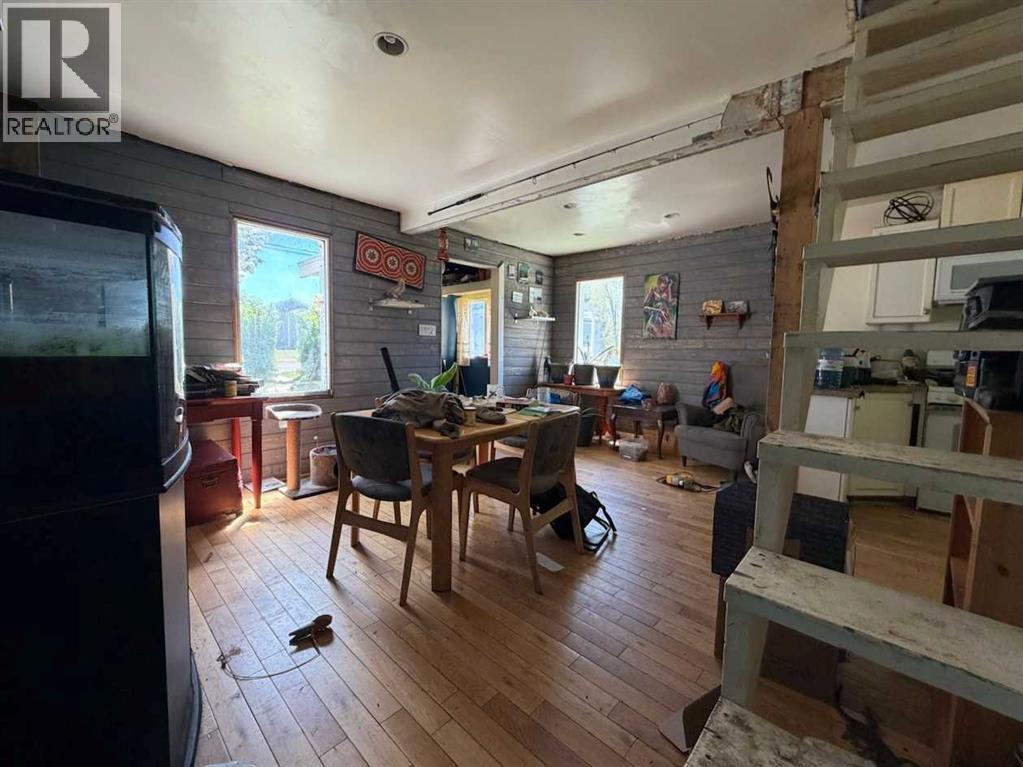 3922a 46 Street Property Photo 9