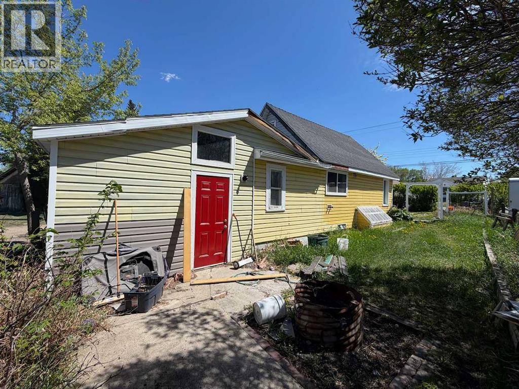 3922a 46 Street Property Photo 12