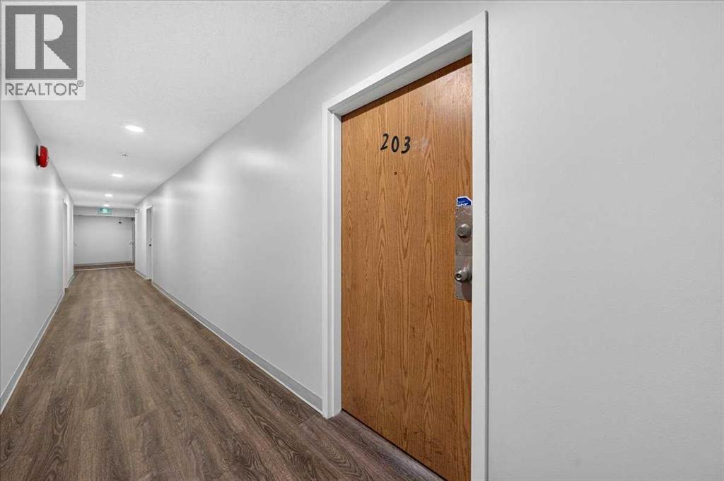 1712 38 Street Southeast Property Photo 4