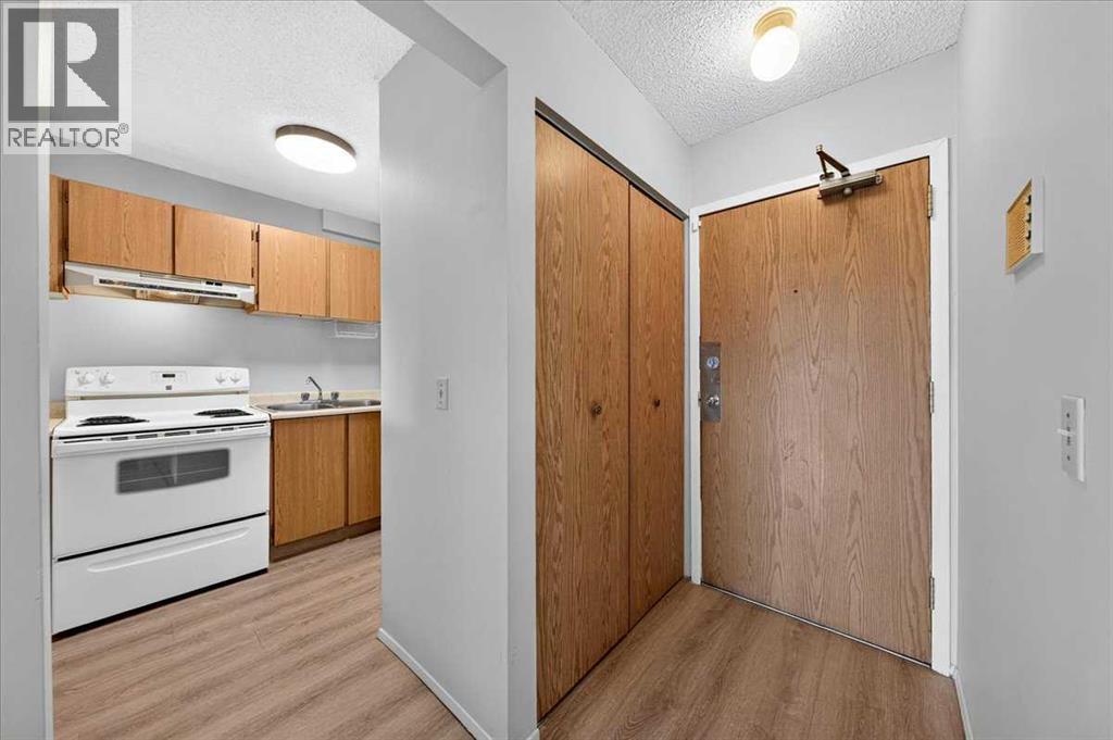1712 38 Street Southeast Property Photo 5