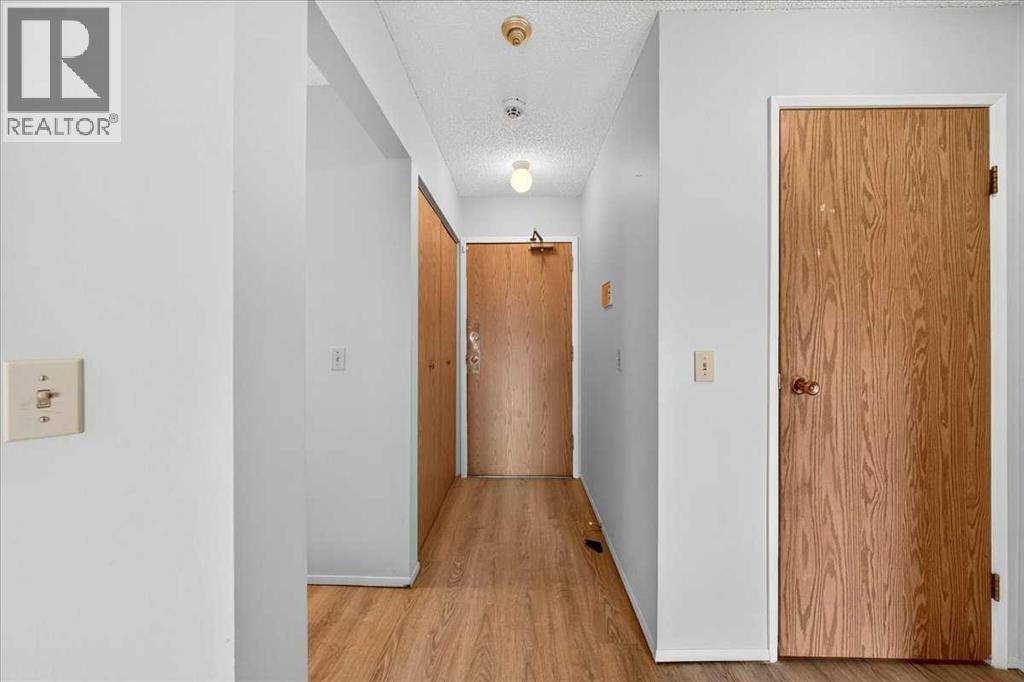 1712 38 Street Southeast Property Photo 6