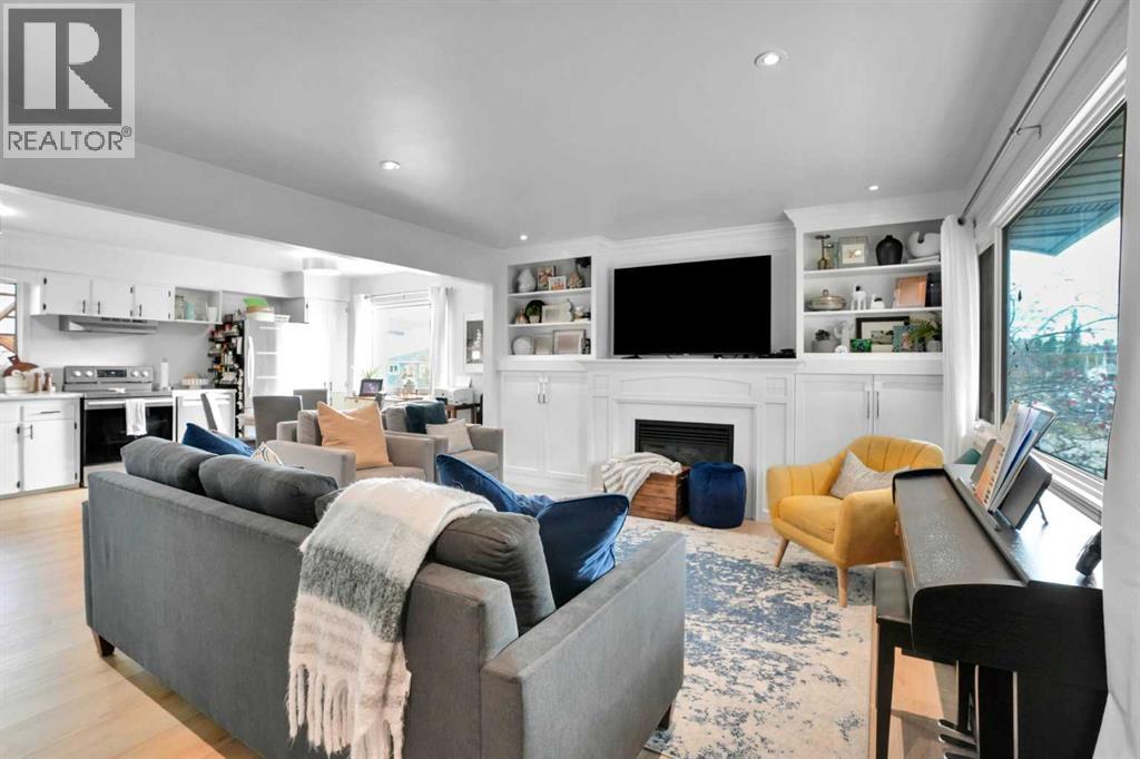 413 3 Street Property Photo 6