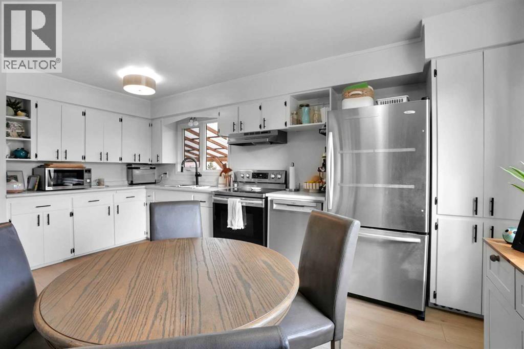 413 3 Street Property Photo 11