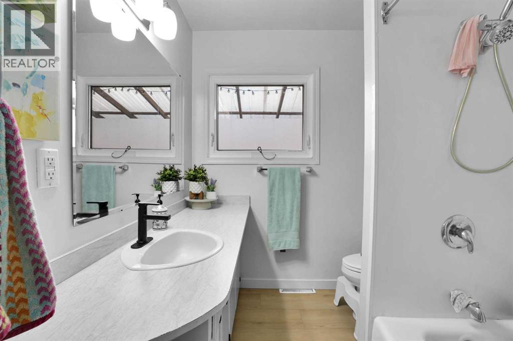 413 3 Street Property Photo 16