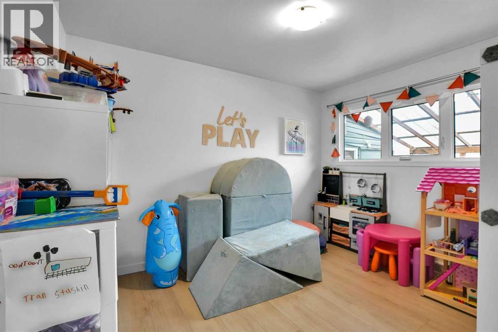 413 3 Street Property Photo 21