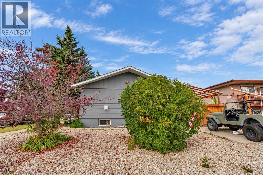 413 3 Street Property Photo 41