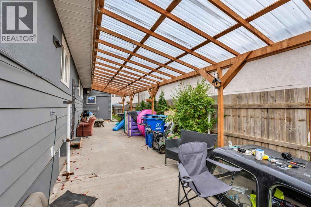 413 3 Street Property Photo 43