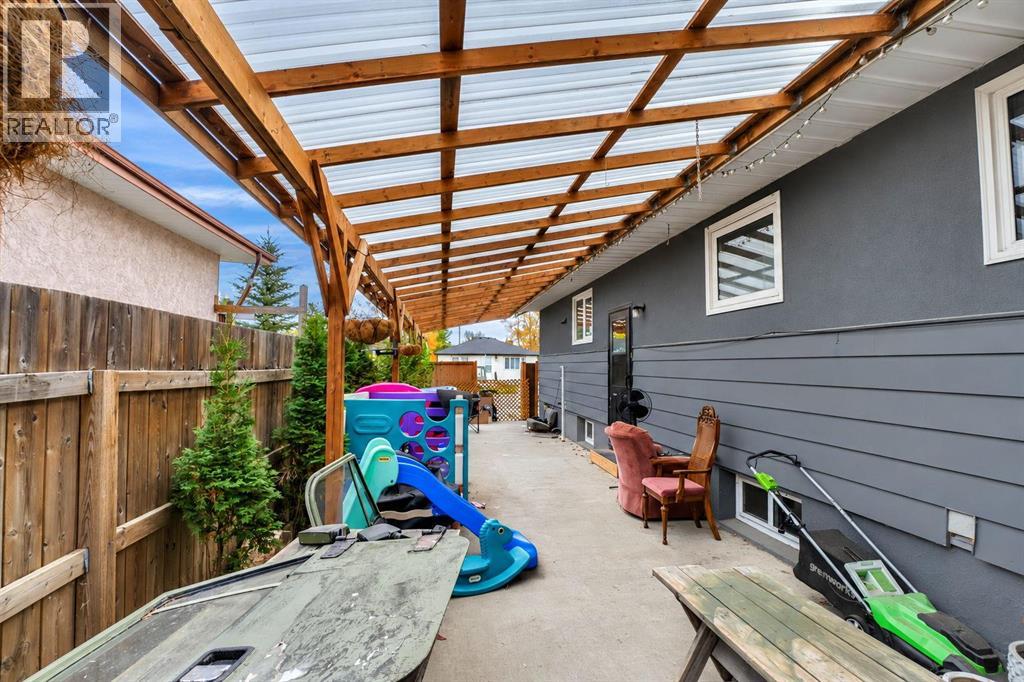 413 3 Street Property Photo 45
