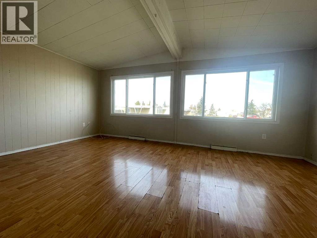 5308 57 Street Property Photo 2